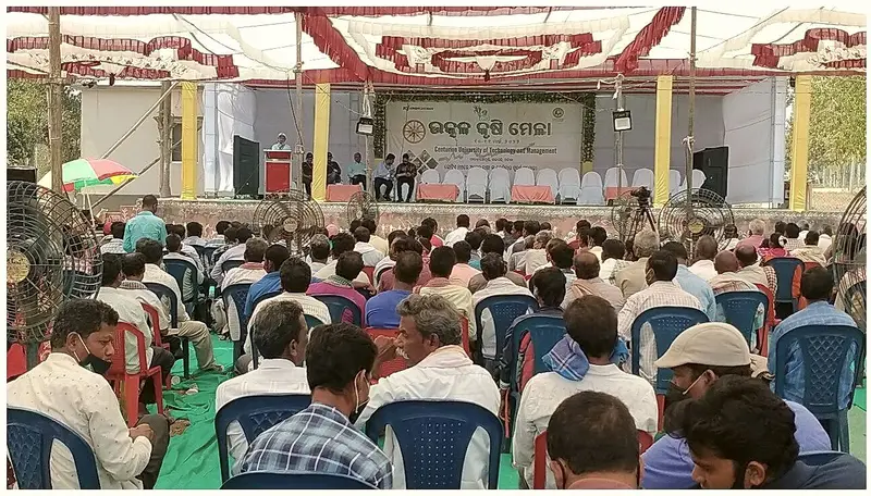 A large audience at the Kishan Mela energy conservation programme.